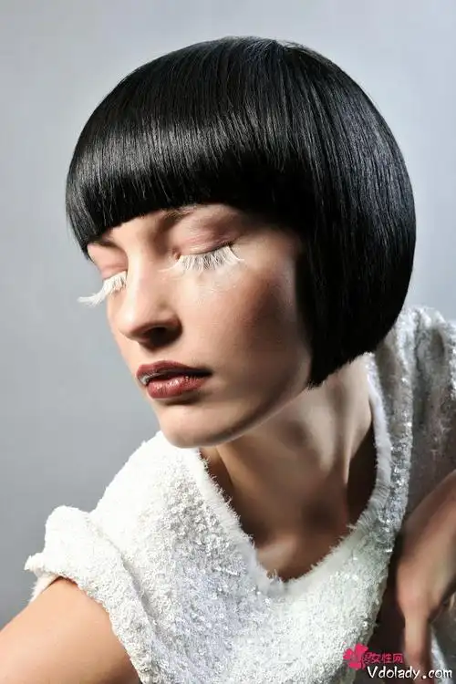 你有没有因为头发少带来困扰? 经典发型让女性更加自信的方法