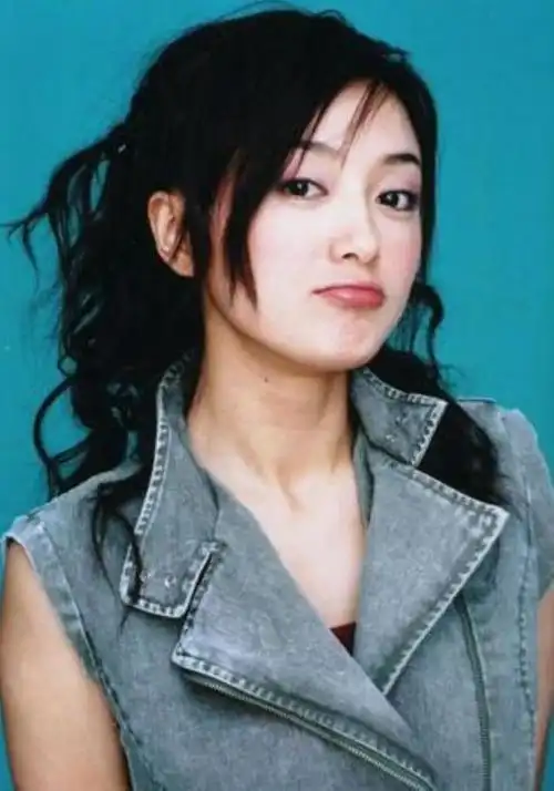 秦岚以前真的是美人胚子,现在跟以前相比,颜值下降好多,不懂她为什么