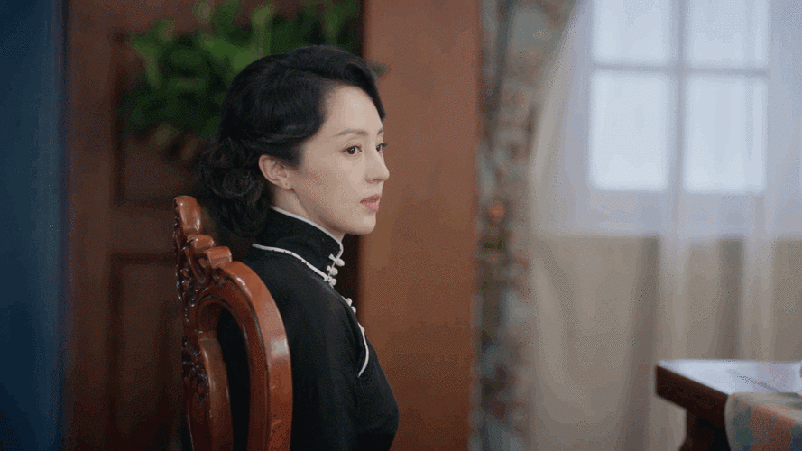 原来,43岁的董璇才是"旗袍终结者"插图3