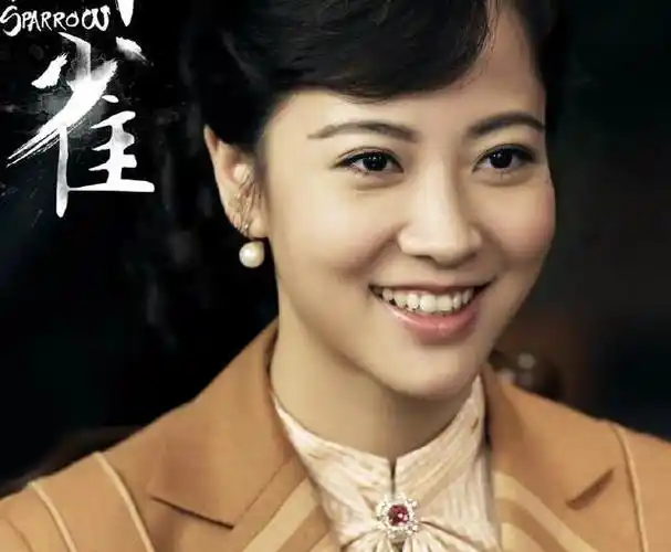 第三位:刘珈彤,在剧中饰演特别行动处档案室管理员柳美娜,风情万种