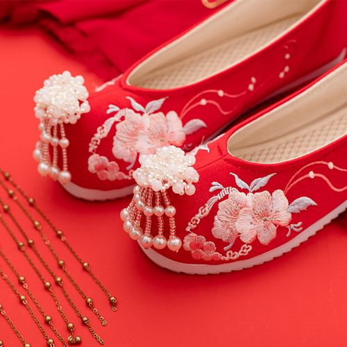 明制汉服婚鞋过年古风鞋红色珍珠绣花鞋中式秀禾鞋不累脚新娘鞋子