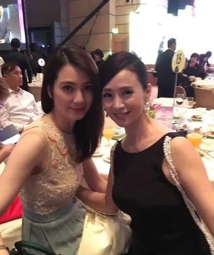 觉得她跟袁咏仪身上有一种相似的味道,认真问,哪个证据证明她老公出轨