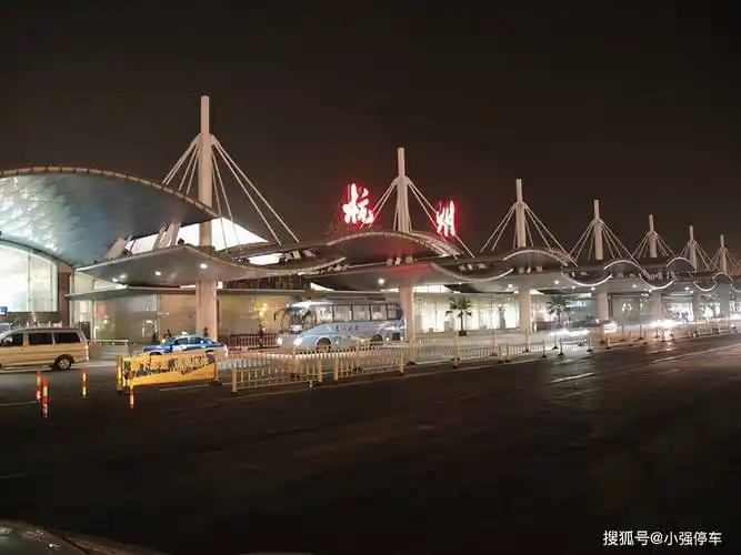 原创杭州萧山机场停车场收费多少钱一天杭州萧山机场停车攻略来了