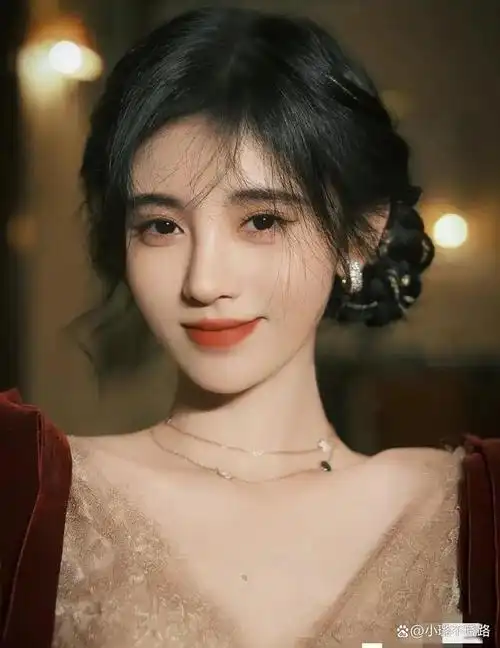 虽然后面这个成了她的黑历史,但是侧面反映了她很符合网友对美女的