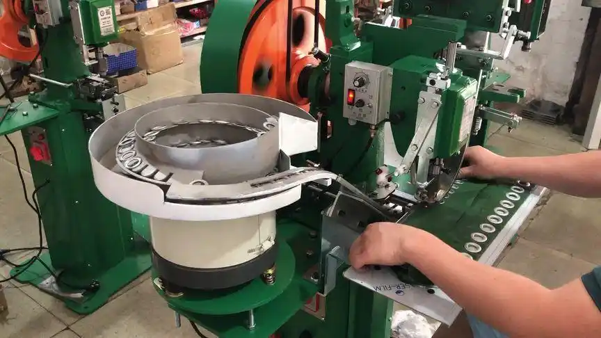 打扣机 #自动化设备 全自动篷布打扣机20–35mm