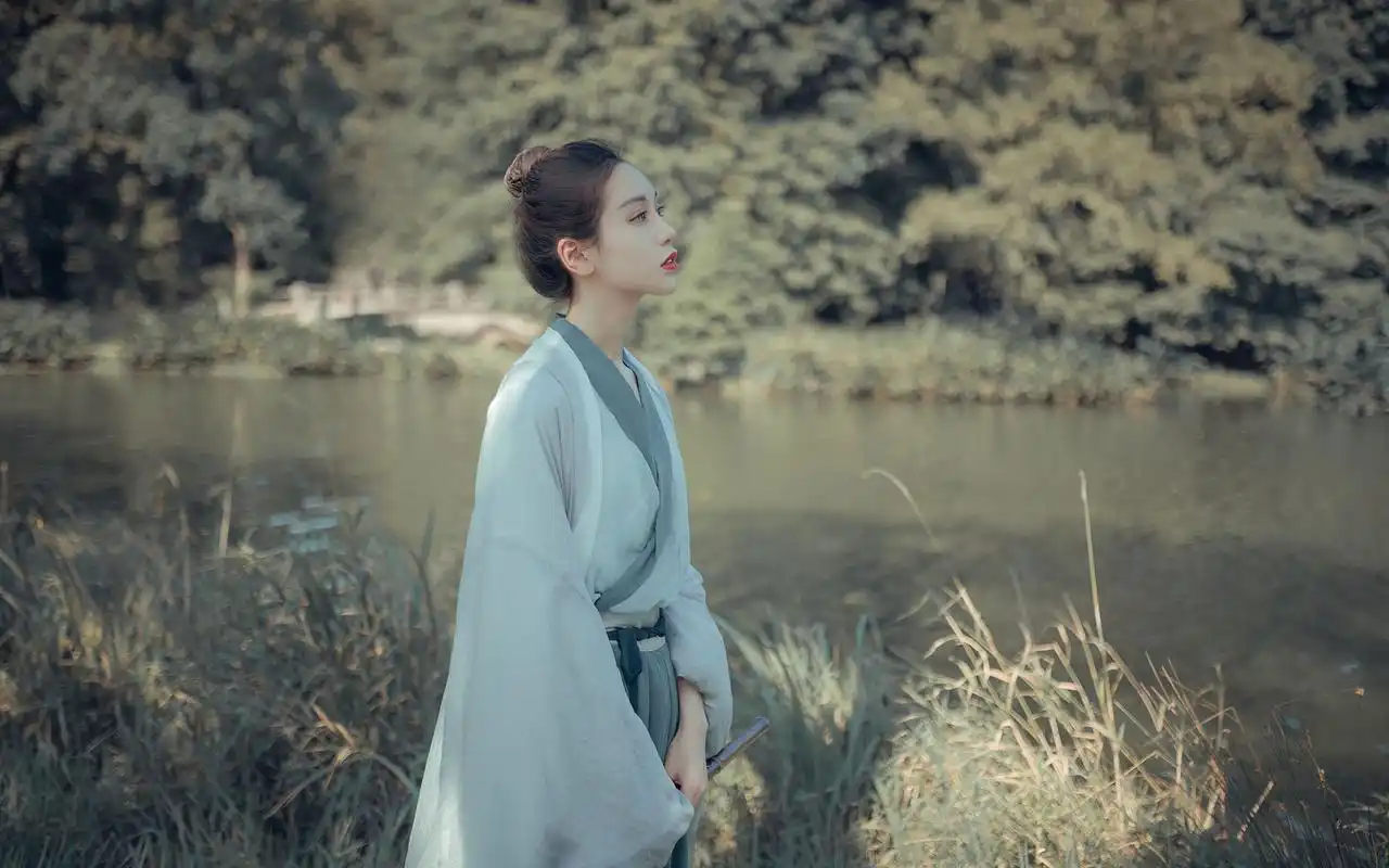 英气古装美女唯美高清桌面壁纸