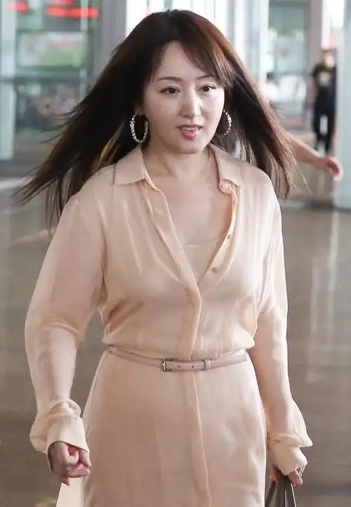 身高不够身材来凑杨钰莹丰满的身材就是她最犀利的武器