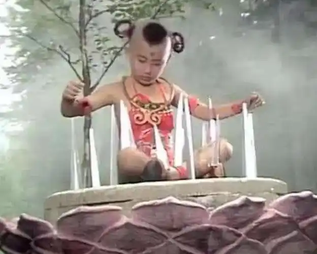 《西游记》的红孩儿34年后改变有多大?如今留长发穿西装,帅到不敢认!