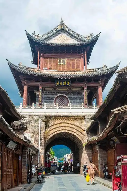 巍山古城,距大理市五十公里,是大理国家级风景名胜区的核心景区之一.