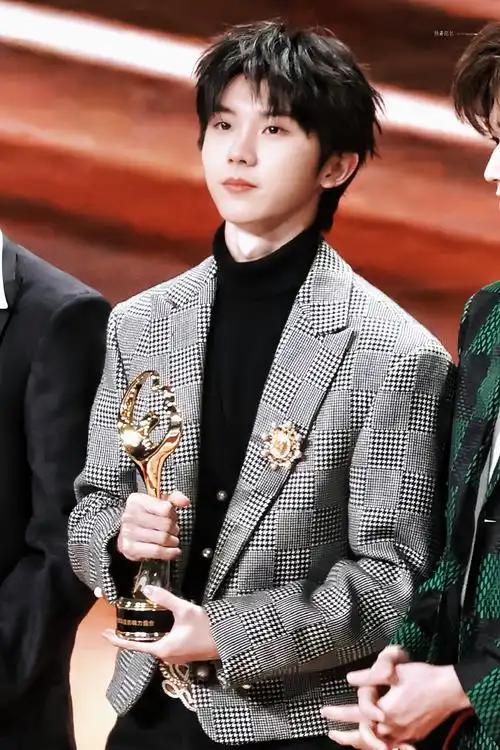 和马嘉祺点亮微博之夜