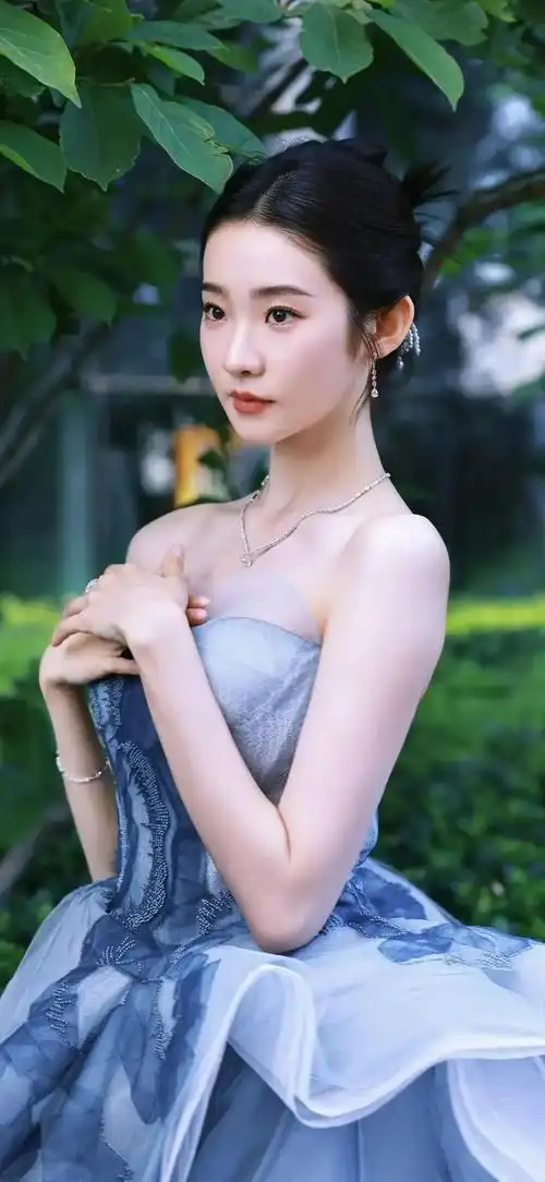 30位00后女星美图|柴蔚|白冰|蒋依依|欧阳娜娜_网易订阅