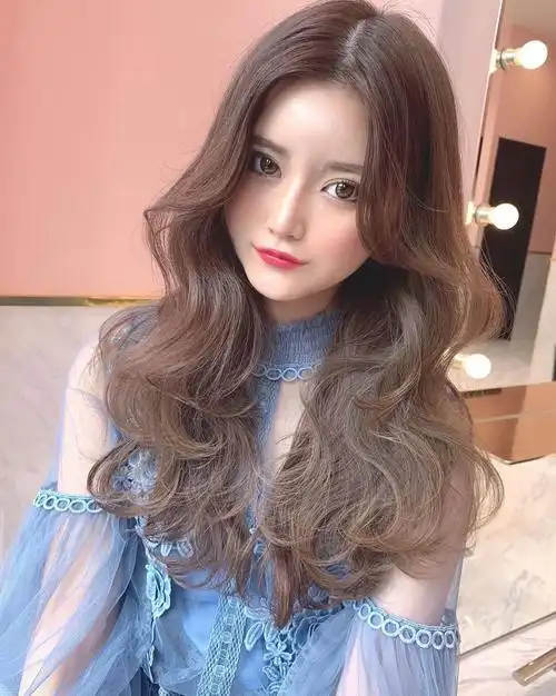 甜美可爱的空气卷发型