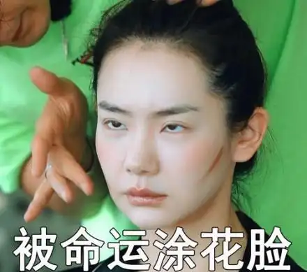 戚薇基因强大,与女儿lucky表情包神同步,翻白眼成亮点!