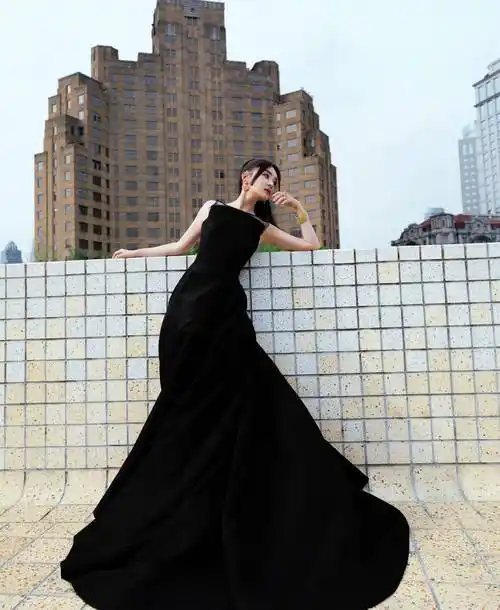 袁姗姗黑色礼服性感香肩写真_网友_气质_照片