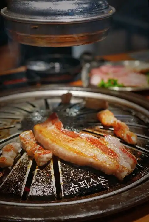 滋啦啦的韩式烤肉 一口沦陷 盘它!