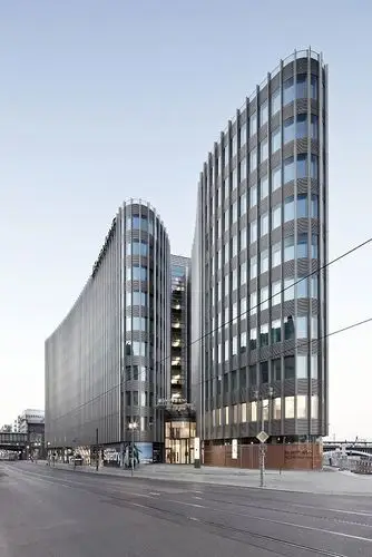 由德国建筑师 mark braun 设计,位于柏林 friedrichstrabe 大街的