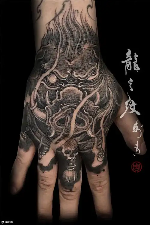 手背猪刚鬣_手部老传统纹身图案大全 - 纹身大咖
