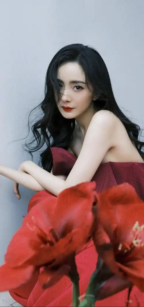 红色烈焰魅惑气质与美艳并存杨幂红色礼服大片超清手机壁纸