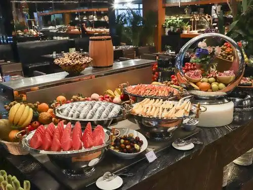 138元起抢『皇庭v酒店·vcafé西餐自助餐厅』单人自助餐!地铁直达