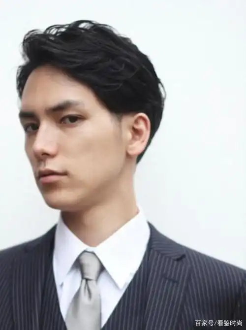适合男士商务套装的发型特集,10款帅气发型和造型要点,轻松搞定