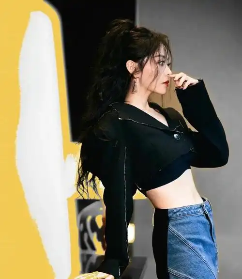 张天爱曝与张靓颖体重,两人均不过百斤,张靓颖为证最瘦晒腹肌照