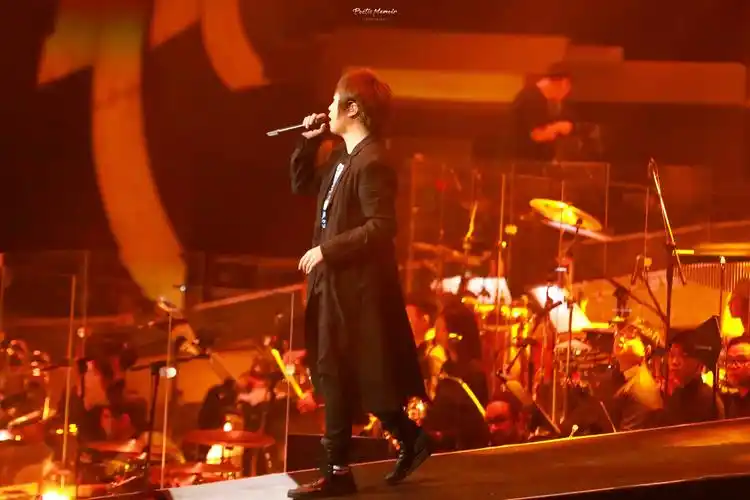 关注  五月天 陈信宏