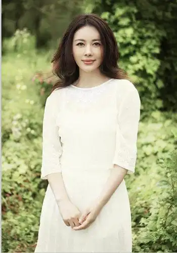 邓英乡里彩虹城里雨陷感情漩涡飙演技获赞