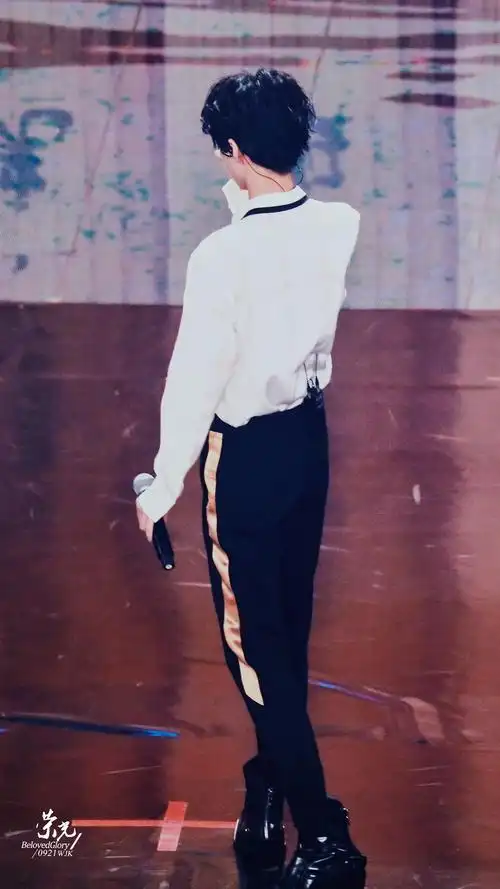 tfboys分享210207王俊凯帅气背影图片大合集令人心动的完美凯boss