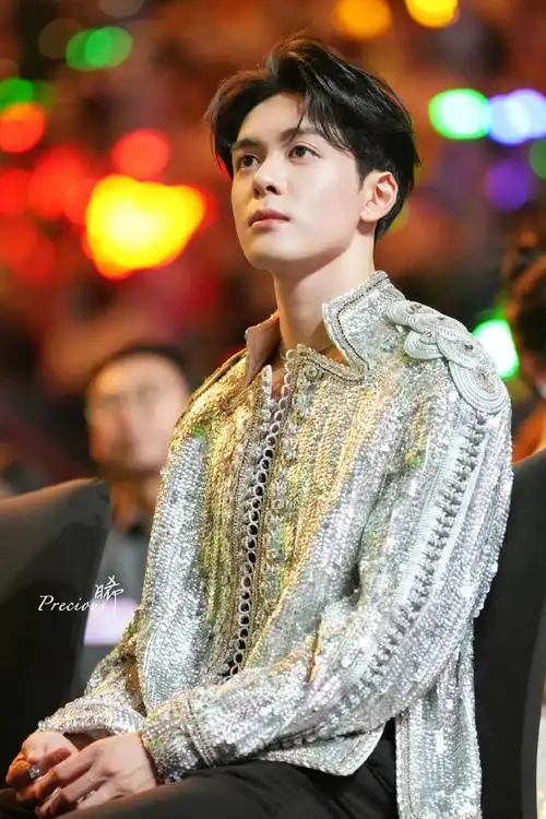 曾舜晞超话zsx#曾舜晞粤语新歌迷失情感迷宫#23-11-25 爱奇艺之夜虽迟