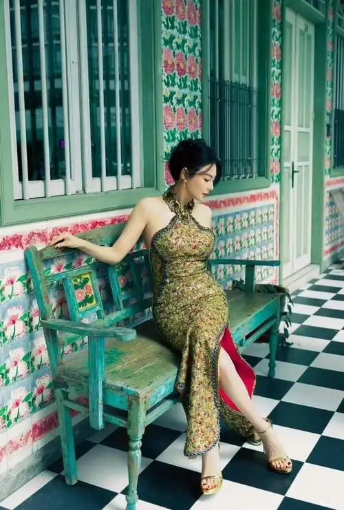 张雨绮身材火辣挂脖旗袍性感至极