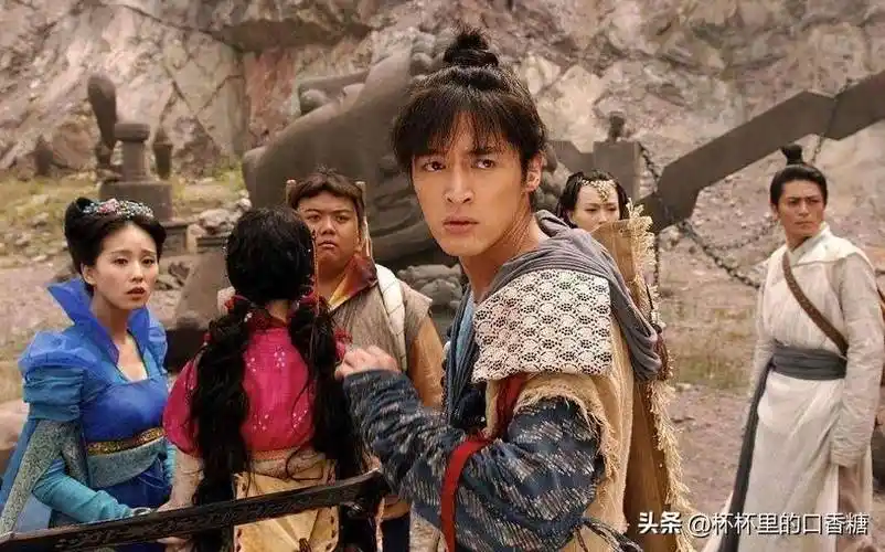 胡歌脱单,又勾起大家对《仙剑三》的回忆杀,同剧的唐嫣,袁弘都纷纷献