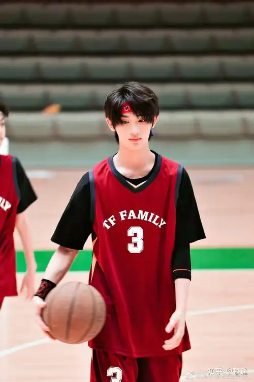 有没有丁程鑫打篮球的照片?女友视角的那一种? - 知乎