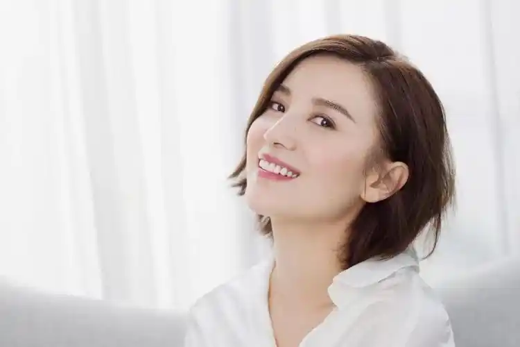 宋佳剧组获示爱?秦俊杰被戏精女设计?陶喆重回内地?