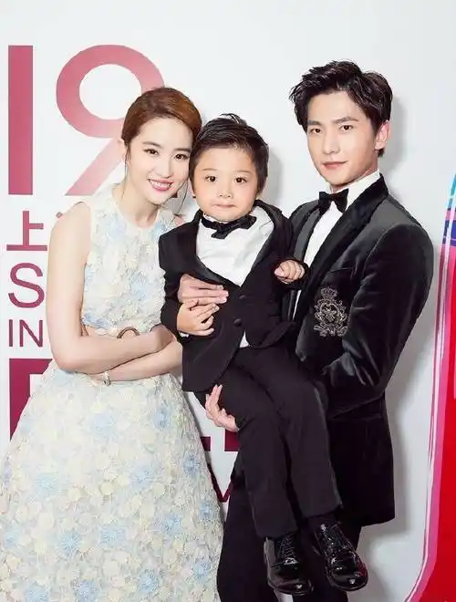 杨洋刘亦菲上海电影节三生三世十里桃花有爱的一家三口