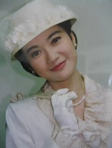 回首90年代,琼瑶剧《婉君》的热播让一位名叫王玉玲的女演员开始崭露