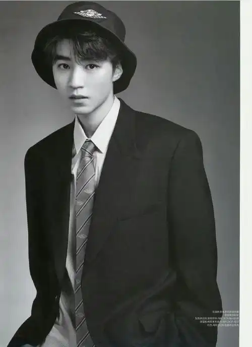 王俊凯的高中毕业照