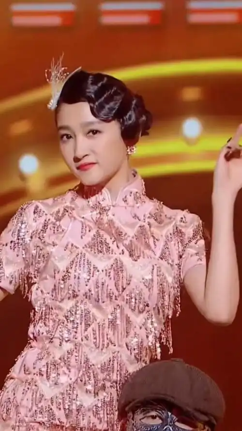 关晓彤旗袍造型抚媚动人呀,太美了吧!#王牌对王牌