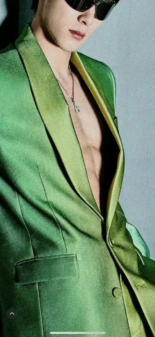 王鹤棣绿西服#丨#王鹤棣绿西装墨镜造型#王鹤棣绿色西装造型,哇哦