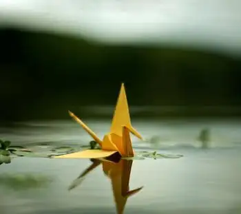 有没有唯美千纸鹤的图片,我要用来做手机屏保一定要好看,不要太大,别