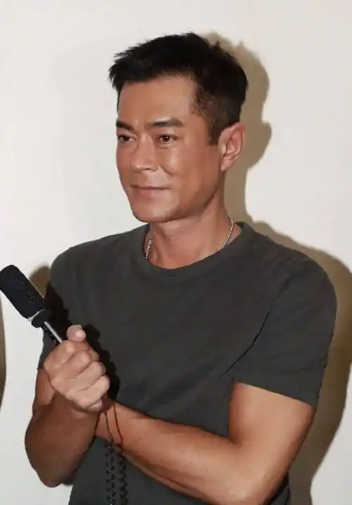 "香港最后一个小生"古天乐:只有太阳能黑的男人,人品口碑俱佳_女朋友