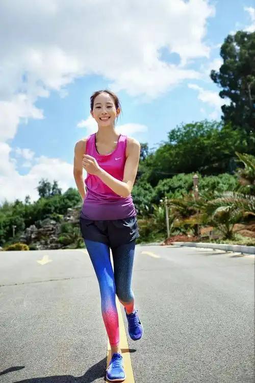 走在运动道路上的张钧甯,事业与健身样样可以,这就是女神!