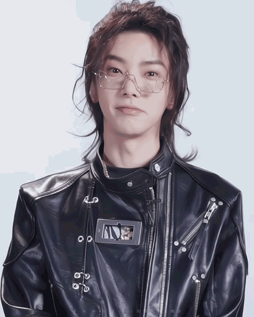 华晨宇美貌大赏#一枚喜欢嘟嘴的小帅哥@华晨宇yu#华晨宇王牌对王牌