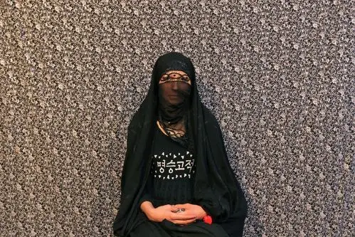 蒙面的女性照片女人蒙着脸人像摄影写真图片