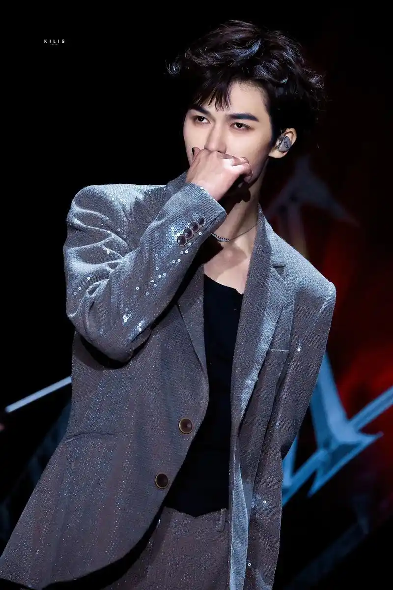 朱正廷 泉州 i豆城市演唱会.朱正廷 1228舞台更新@朱正