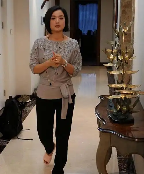 歌手白雪二婚嫁给小8岁的原艺如今被宠成公主