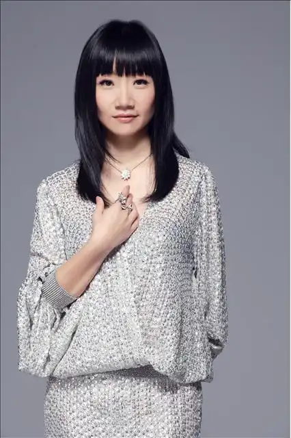 《蒙面唱将猜猜猜第二季》的评委团都有哪些呢?