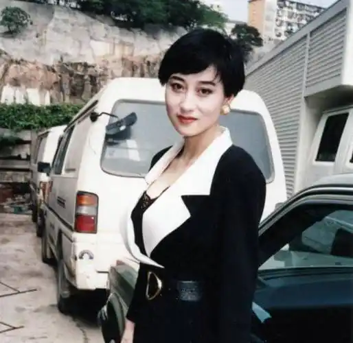 绝色美人利智,没能成为赌王"五太",只是因为太太们的反对吗?