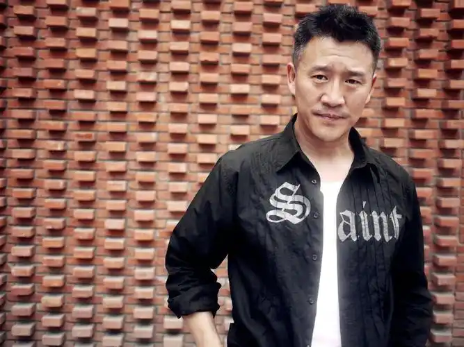 中国大陆男演员:侯岩松 - 虾皮情感网