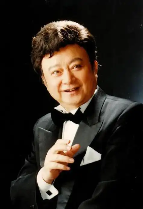 歌唱家胡松华歌唱技巧优缺点分析及其学习注意事项