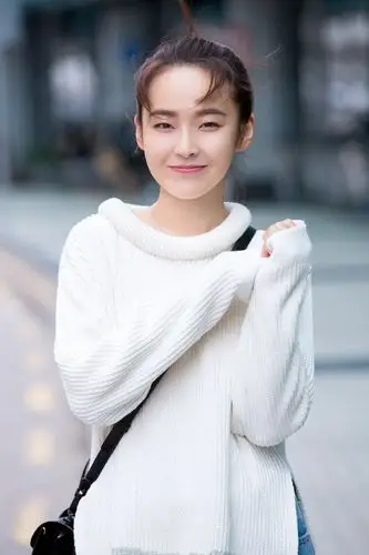 张佳宁盐甜切换多元百变鲜明化私服穿搭极具个人魅力